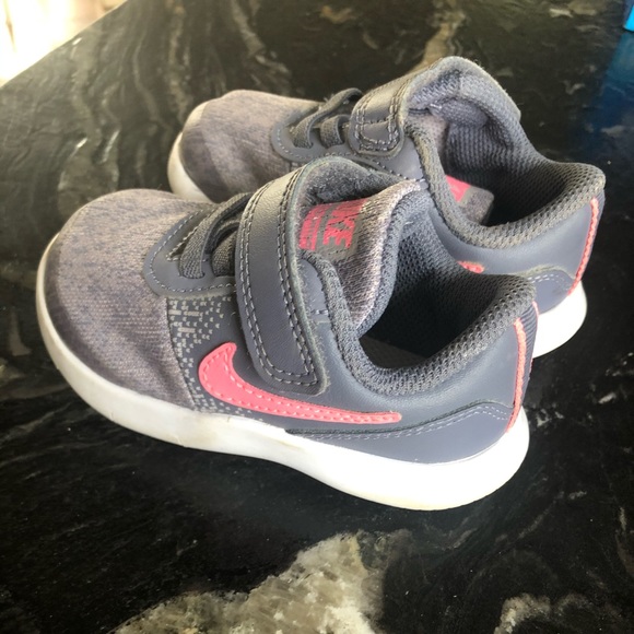 Children’s clothing - Picture 1 of 2